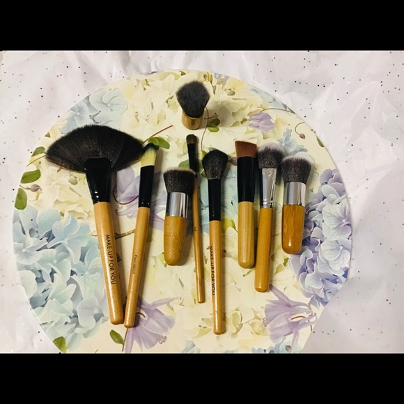 Beautiful Wooden Makeup Brushes 9 Pieces - Picture 2 of 5